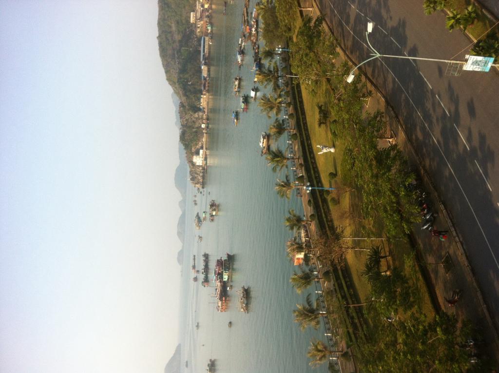 Thanh Tung Hotel Cat Ba Island Bagian luar foto